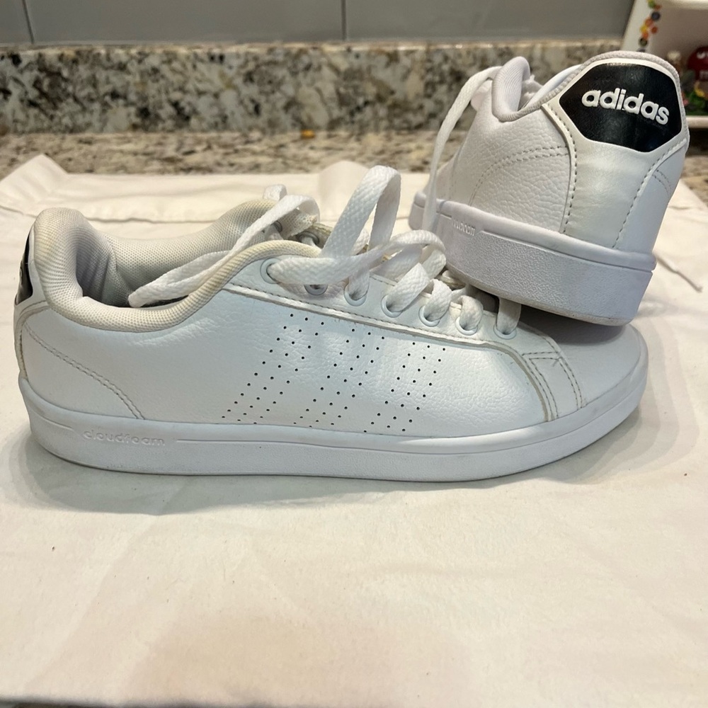 Adidas Womens Cloudfoam Advantage AW4323 White Running Shoes Sneakers Size 7